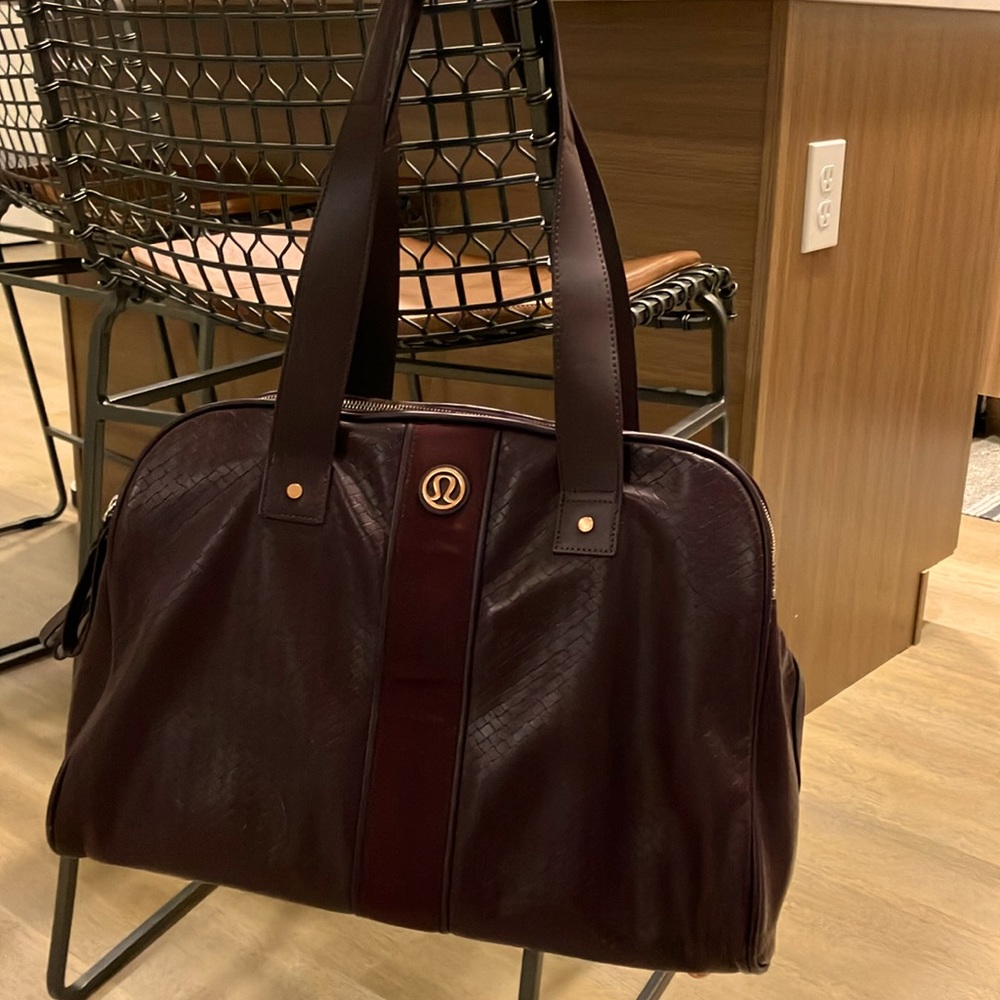Lululemon everywhere bag- great condition. Circa 2016 (their height of detail)